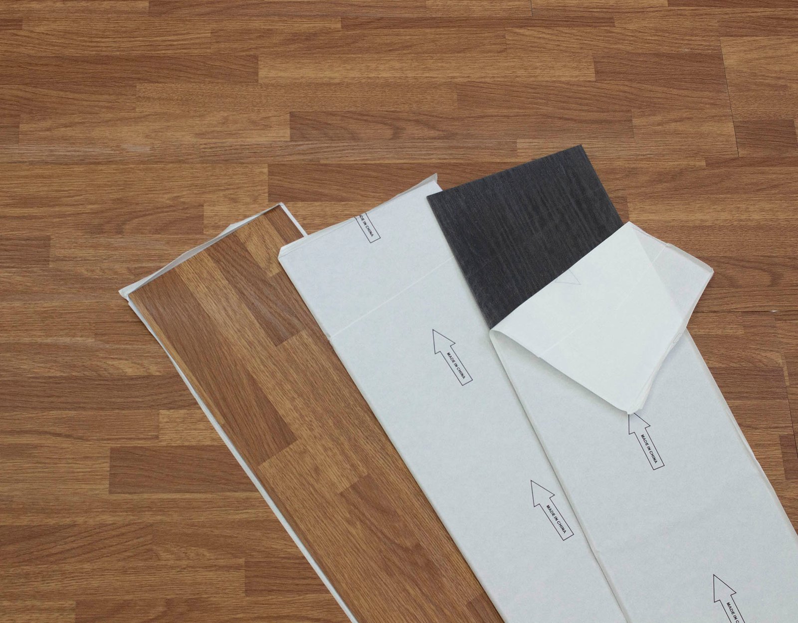 Duela Vinílica Autoadherible Yun 2082 1.2 mm Caja 4.18 m²