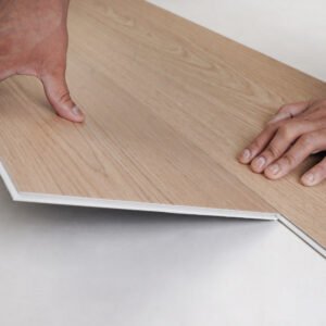 Alternative view of Piso SPC Modelo Shi 73 Maple – Caja 2.1 m²