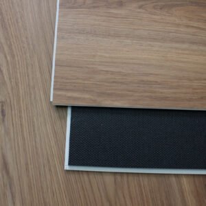 Alternative view of Piso SPC Modelo Shi 72 Roble – Caja 2.1 m²